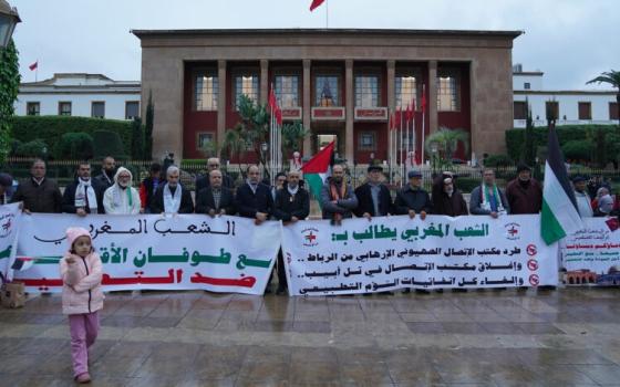 في المغرب.. وقفة أمام البرلمان تطالب بإدخال المساعدات لغزة
