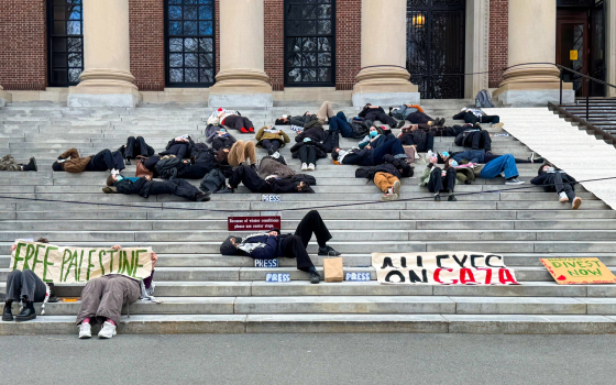 في جامعة هارفارد.. وقفة احتجاجية أمام مبنى وايدنر احتجاجًا على الحرب بغزة