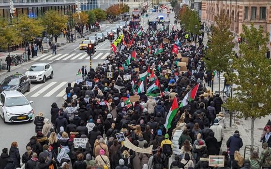 "مخطط استعماري".. مؤيدون لفلسطين يتظاهرون في ستوكهولم رفضًا لتهجير غزة