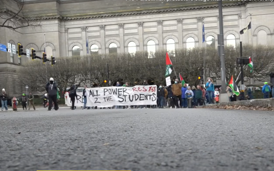 "القمع لن يوقفنا".. مؤيدو فلسطين يتحدّون جامعة بيتسبرغ ويستمرون بالتظاهر