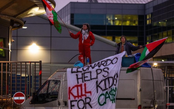 نشطاء من "حركة فلسطين" يقطعون الكهرباء عن مصنع في إدنبرة.. ودعوى قضائية ضد جامعة كاليفورنيا بسبب قمع الاحتجاجات التضامنية