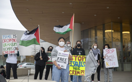 تواطؤ ثقافي!.. احتجاج مؤيد لفلسطين في حفل "رباعية القدس" بقاعة هانشر