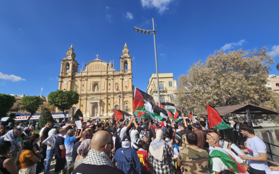 "يُلمع صورته رغم الجرائم".. نشطاء في مالطا يدعون لمقاطعة الاحتلال ثقافيًا واقتصاديًا