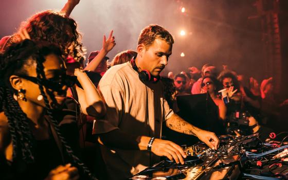 متبرئون من التواطؤ.. منصة موسيقية بريطانية تنضم للمقاطعة الثقافية للاحتلال