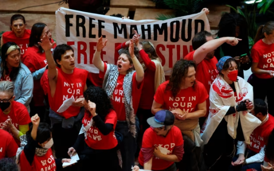 يهود داعمون لفلسطين يطالبون بالإفراج عن محمود خليل وزملائه