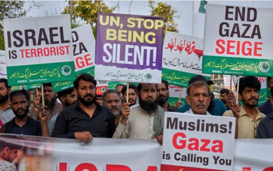 باكستانيون يستهدفون فروع "كنتاكي" و"دومينوز" دعمًا لفلسطين