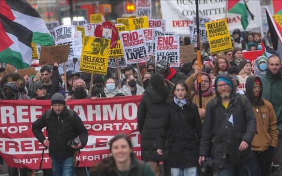 مكتب التحقيقات الفيدرالي الأمريكي يوقف نشطاء داعمين لفلسطين  