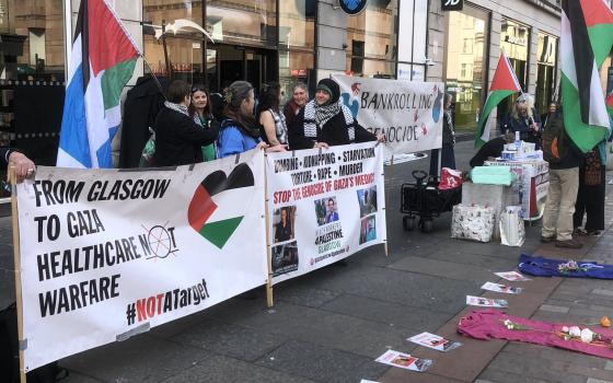 يمول الإبادة!.. نداء أسبوعي ضد بنك "باركليز" في غلاسكو