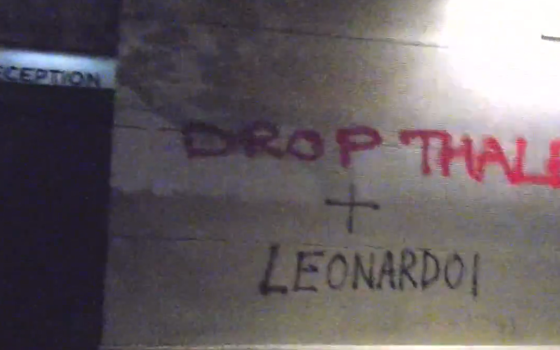 شريكة بالدم نشطاء يستهدفون منشأة "رايتون بلاكبيرن" في غلاسكو