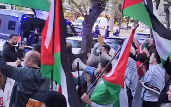 احتجاج إسباني ضد استضافة فريق إسرائيلي بمباراة لكرة السلة