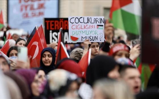 "غزة تموت" مئات الأتراك يتظاهرون في بورصة نصرةً لفلسطين