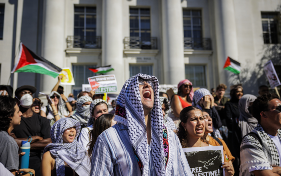 داعمون لفلسطين يردون على قمع جامعة كاليفورنيا بدعوى قضائية