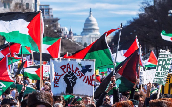 شارك بـ 11 احتجاج!  طالب هندي يقاضي “ترامب” لسحب تأشيرته الدراسية