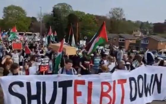 "إلبيت تقتل أطفال غزة" احتجاجات ضد مصنع أسلحة إسرائيلي في بريطانيا