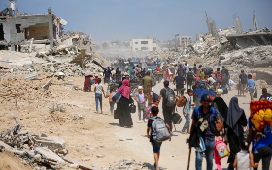 الفلسطينيون بغزة يتعرضون للقتل والدمار، وإسرائيل تستخدم المساعدات الإنسانية كسلاح