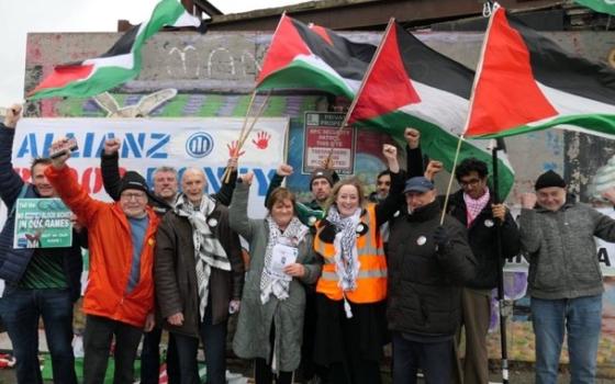 في دبلن.. احتجاج ضد الاتحاد الرياضي للمطالبة بإنهاء رعاية "أليانز"