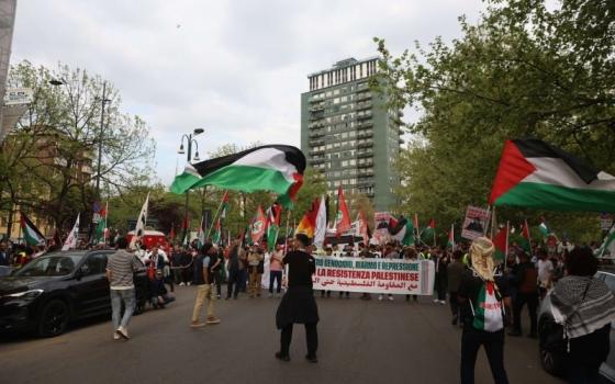 تخللها اعتقالات.. 15 ألف متظاهر في ميلانو يطالبون بوقف الإبادة في غزة