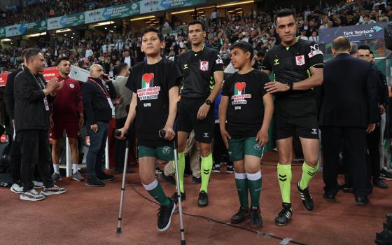 بمنافسة كأس تركيا..  أطفال من غزة يشاركون بافتتاح مباراة نصف النهائي