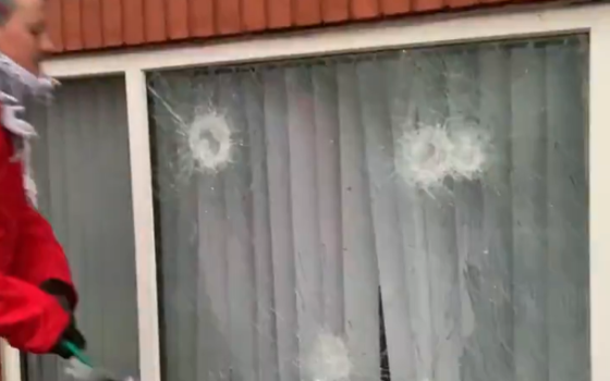 “من أجل غزّة”.. نُشطاء حركة فلسطين يُعطلون شركة “Dean Group”