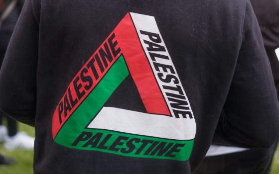 اعتقال ناشط فلسطيني بسبب ارتدائه الكوفية ببريطانيا