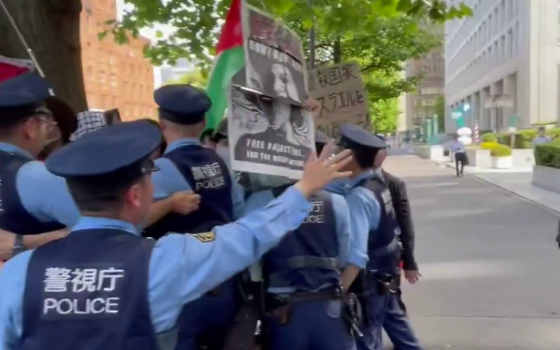 محاصرة سفارتي الاحتلال وأمريكا رفضًا لزيارة “ساعر” لطوكيو