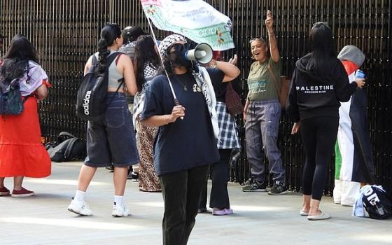 للمرة الثانية.. أنصار فلسطين يوقفون تصوير فيلم "غال غادوت " في لندن