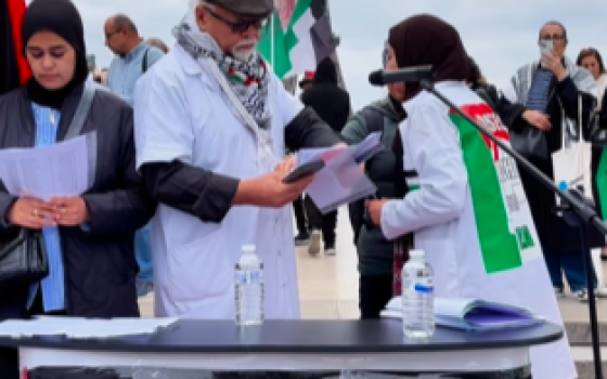 قراءة أسماء شهداء غزة أمام برج “إيفيل”