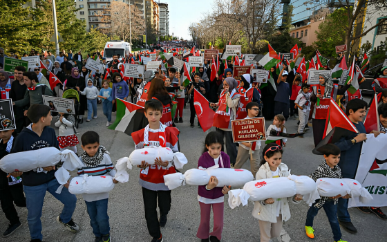 مظاهرة أمام السفارة الأمريكية بأنقرة تنديدًا بدعم الإبادة