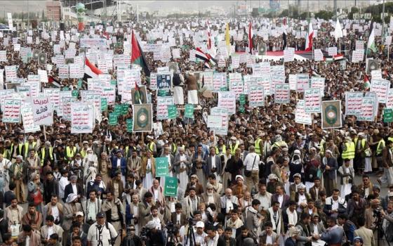 آلاف اليمنيين يتظاهرون في مدينة صعدة دعمًا لفلسطين