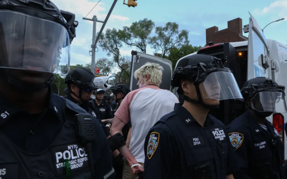 "عنف وصعق بالكهرباء".. اعتقالات خلال مظاهرة دعم لفلسطين في نيويورك