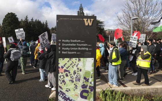 تضامنوا مع فلسطين!.. جامعة واشنطن توقف طلاب عن الدراسة بعد اعتقالهم