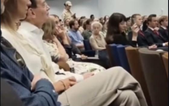 طلاب "رادبود" يعطّلون احتفال الجامعة بعيد ميلادها إحياءً للنكبة