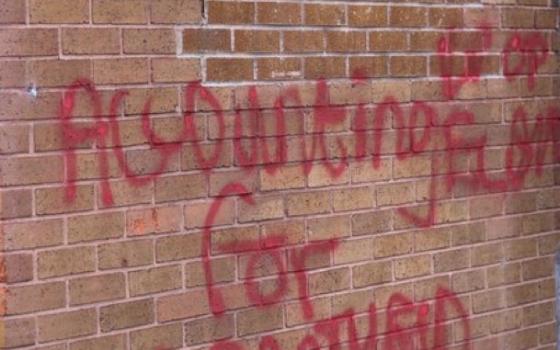 نشطاء من "حركة فلسطين" يستهدفون شركة "إدواردز" في برمنغهام