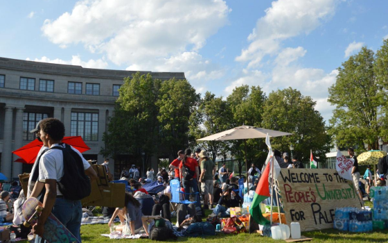 أرادوا حماية “جدار الروح”!.. طلاب يقاضون جامعة “كيس ويسترن” لرشهم بطلاء سام