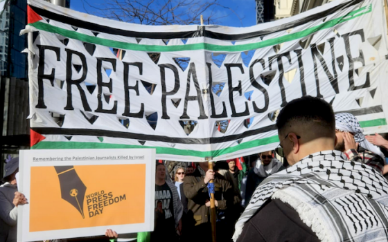 منحاز للاحتلال ..أنصار فلسطين يتظاهرون أمام تلفزيون نيوزيلندا