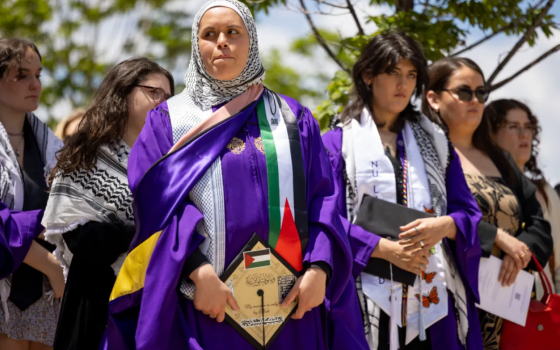 بتهمة التمييز.. قاضية أمريكية تقر بحق طالبة متضامنة بمقاضاة الجامعة