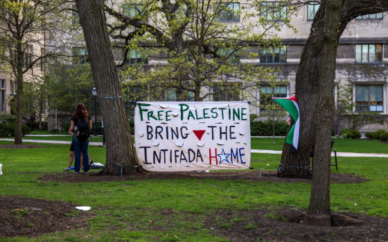 في الذكرى الأولى.. لاعتصامهم طلاب جامعة شيكاغو يجددون احتجاجهم دعمًا لفلسطين