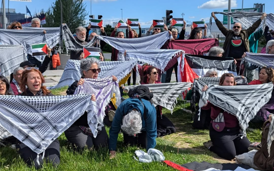 احتجاج إسباني أمام معرض دفاعي لحظر صفقات تسليح الاحتلال