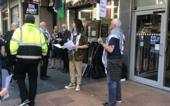 متورطة بتسليح الاحتلال.. احتجاج خارج مكاتب القوات المسلحة في غلاسكو