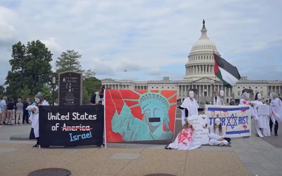 أمام البيت الأبيض.. وقفة صامتة للمطالبة بوقف إطلاق النار في غزة