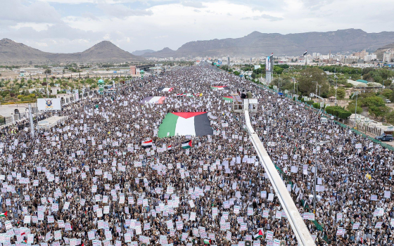 في 14 محافظة.. مئات الآلاف من اليمنيين يتظاهرون دعمًا لغزة