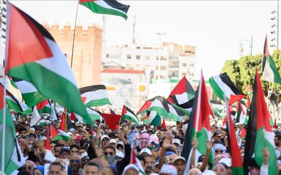 آلاف المغاربة يطالبون الدول العربية والإسلامية بإسناد فلسطين