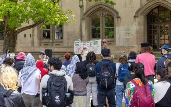 دعموا فلسطين!.. احتجاج في جامعة واشنطن ضد تعليق الطلاب واستخدام القوة