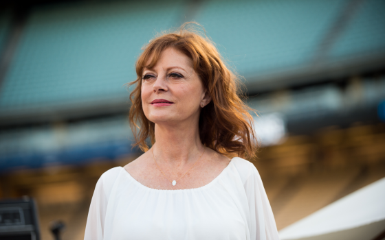 “ضع روحك على يدك”.. 350 فنان عالمي يدينون استشهاد مصورة من غزة