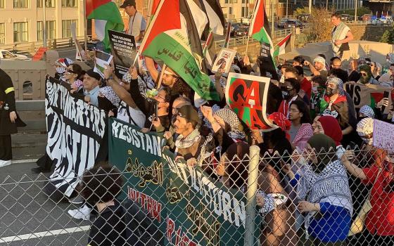 طلاب "بروكلين" ينشئون مخيم تحرير تخليدًا للشهيد "حسن عياد"