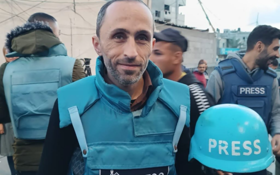 قرار بفصل الصحفي الفلسطيني “أحمد الأغا” بعد حملة تحريضية