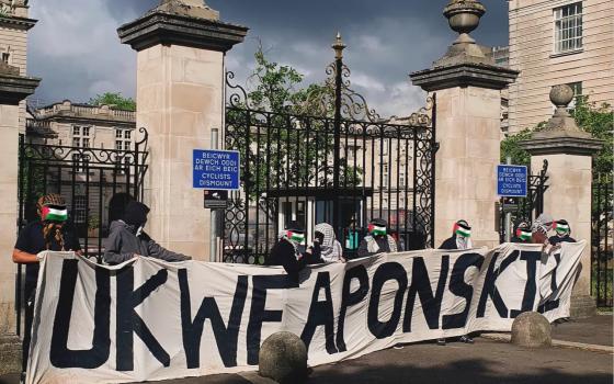 "الجامعة متواطئة بالإبادة" طلاب مؤيدون لفلسطين يغلقون المبنى الرئيسي بكارديف