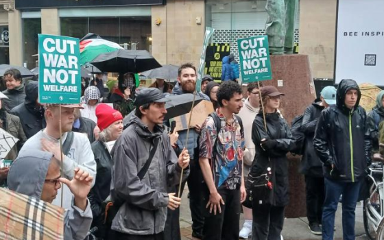 تضامن عالمي مع مادلين.. احتجاج في غلاسكو يندد باعتقال نشطاء السفينة