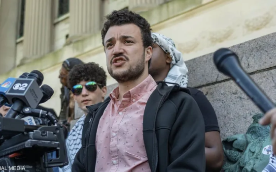 اعتقاله تعسفي محمود خليل يطلب نقله بعد رفض الإفراج