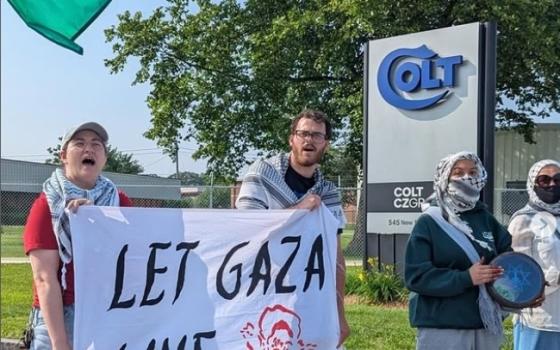 احتجاج أمام مصنع "كولت" بأميركا رفضًا لتسليح الاحتلال